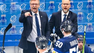 epa11364820 Head coach Jukka Jalonen of Finland (L) during the quater final match between Sweden and Finland at the IIHF Ice Hockey World Championship 2024 at Ostrava Arena, in Ostrava, Czech Republic, 23 May 2024.  EPA-EFE/LUKAS KABON
