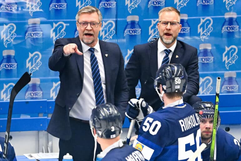 epa11364820 Head coach Jukka Jalonen of Finland (L) during the quater final match between Sweden and Finland at the IIHF Ice Hockey World Championship 2024 at Ostrava Arena, in Ostrava, Czech Republic, 23 May 2024.  EPA-EFE/LUKAS KABON