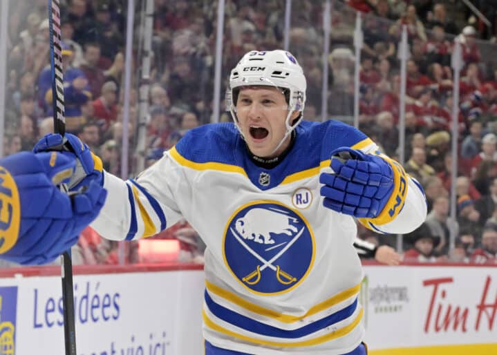 Tage Thompson tuulettaa maalia.