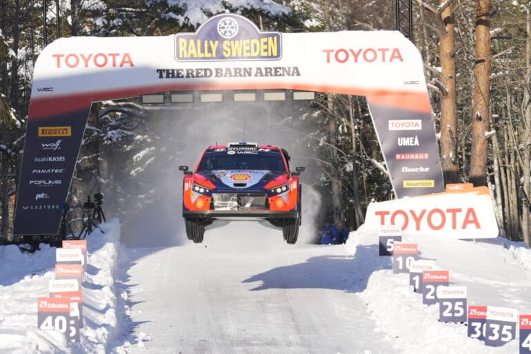 epa11163131 Esapekka Lappi of Finland, with map reader Janne Ferm steer their Hyundai i20 N Rally1 Hybrid during the 18th and last stage of the WRC Rally Sweden, Umea, Sweden, 18 February 2024.  EPA-EFE/Peo Moeller  SWEDEN OUT