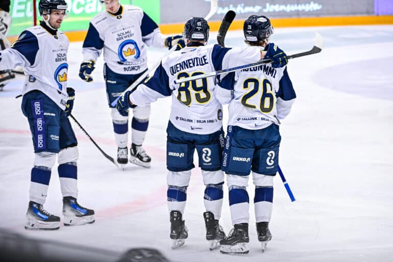 xxkeikkaxx 20241009 OULU, OULUN ENERGIA AREENA
Jääkiekon SM-Liiga. Kärpät vs Kiekko-Espoo.

Kuvassa Peter Quenneville 1-1

Photo: Jussi Määttä / All Over Press