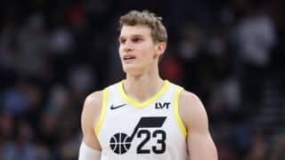 Lauri Markkanen kuvattuna Utah Jazzin paidassa syksyllä 2024.