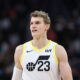 Lauri Markkanen kuvattuna Utah Jazzin paidassa syksyllä 2024.
