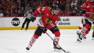 Teuvo Teräväinen kuvattuna Chicago Blackhawksin paidassa syyskaudella 2024.