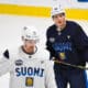 Artturi Lehkonen ja Urho Vaakanainen kuvattuna Leijonien harjoituksissa.
