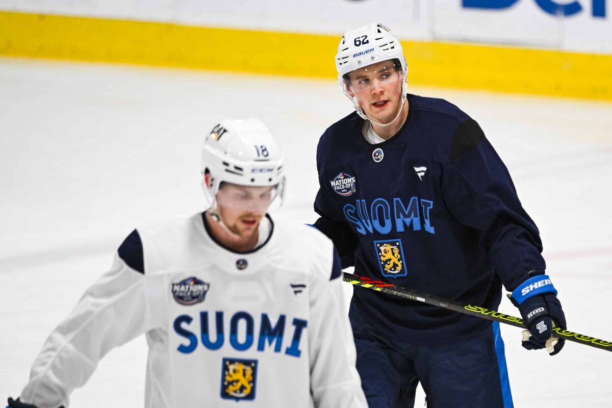 Artturi Lehkonen ja Urho Vaakanainen kuvattuna Leijonien harjoituksissa.