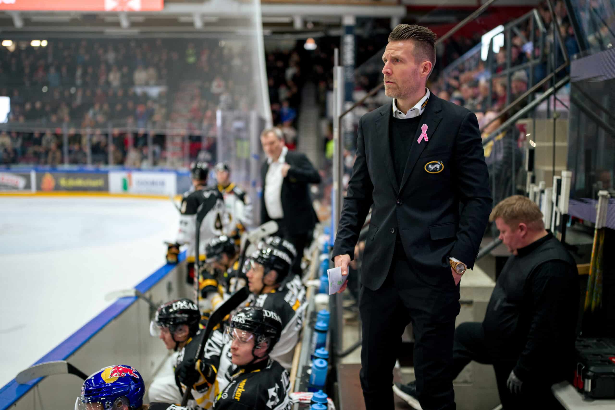 xxkeikkaxx - 20241129, Jyväskylä Liiga JYP vs Kärpät. Kuvassa Kärpät Ville Mäntymaa. Vesa Pöppönen / AOP