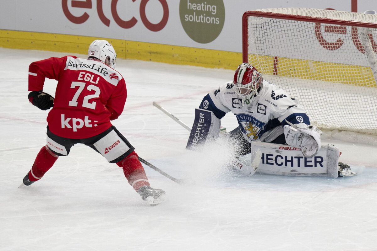 Lassi Lehtinen torjui Leijonien maalilla Sveitsin EHT-turnauksessa.