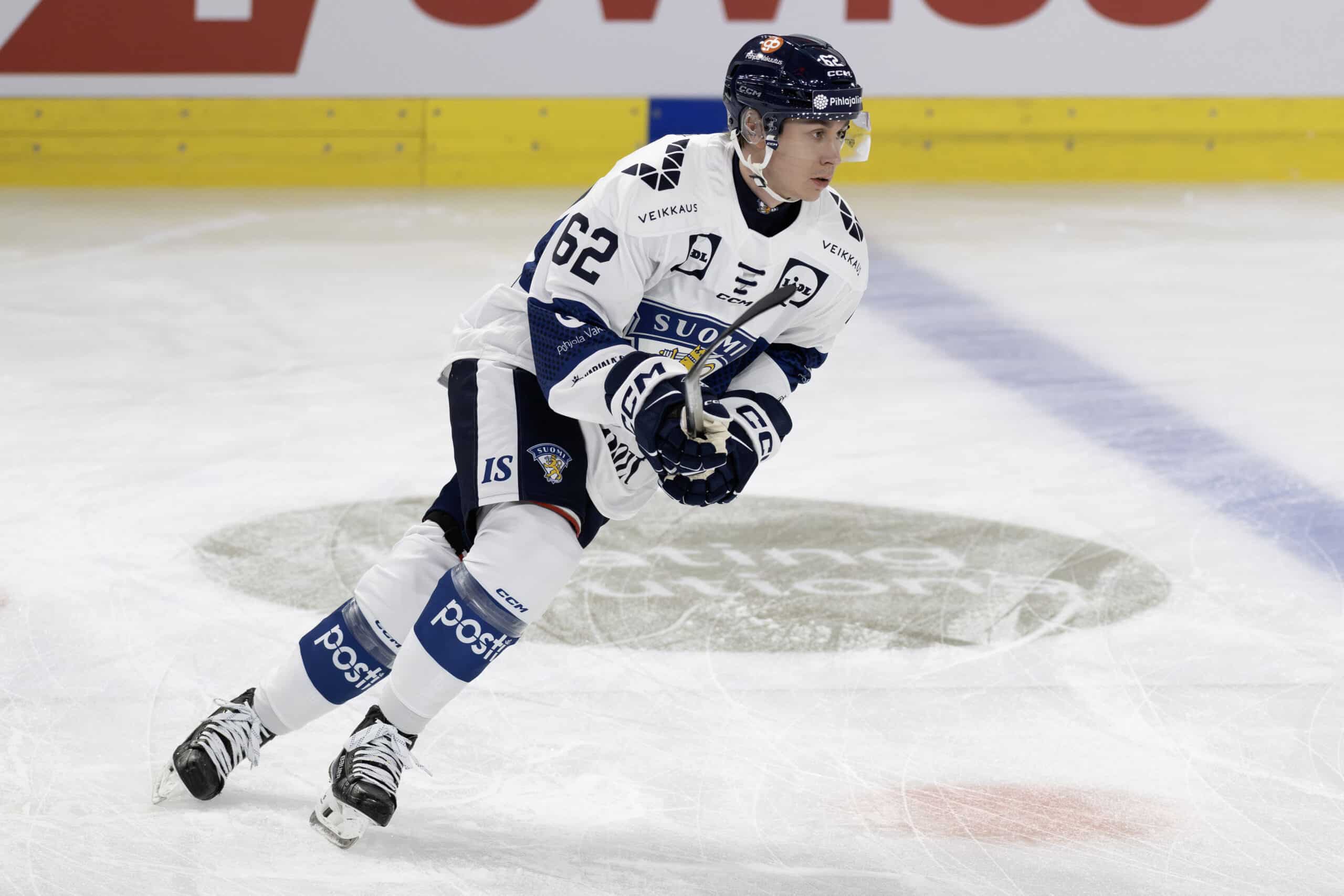 Robert Leino edusti Sveitsin EHT:lla Leijonia.