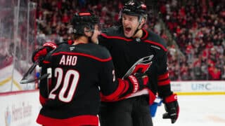 Mikko Rantanen tuulettamassa maalia Sebastian Ahon kanssa maaliskuun alussa.