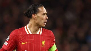 Liverpool-kapteeni Virgil van Dijk kuvattuna pelitilanteessa.