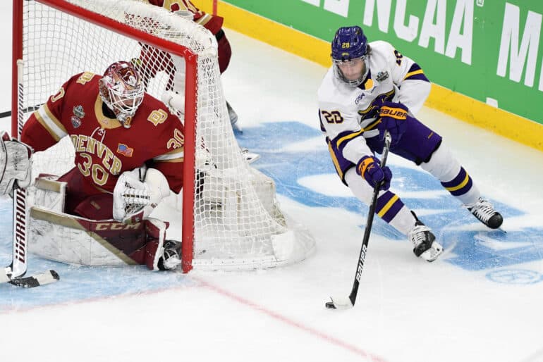 Cade Borchardt kuvattuna Minnesotan yliopiston paidassa vuonna 2022.