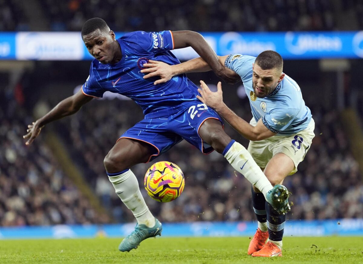 Moises Caiceido kuvattuna Valioliigan ottelussa Manchester Cityä vastaan.