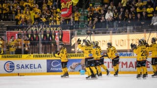 KalPa tuulettaa voittoa Ilves-sarjassa keväällä 2025.