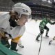 Ville Koivunen kuvattuna ottelussa Dallas Starsia vastaan huhtikuussa 2025.
