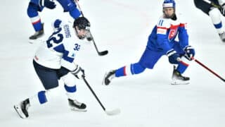 epa11053506 Finland's Emil Hemming (R) and Slovakia's Luka Radivojevic (R) in action during the IIHF 2024 World Junior Championship quarterfinals ice hockey match between Slovakia and Finland, in Gothenburg, Sweden, 02 January 2024.  EPA-EFE/Björn Larsson Rosvall  SWEDEN OUT