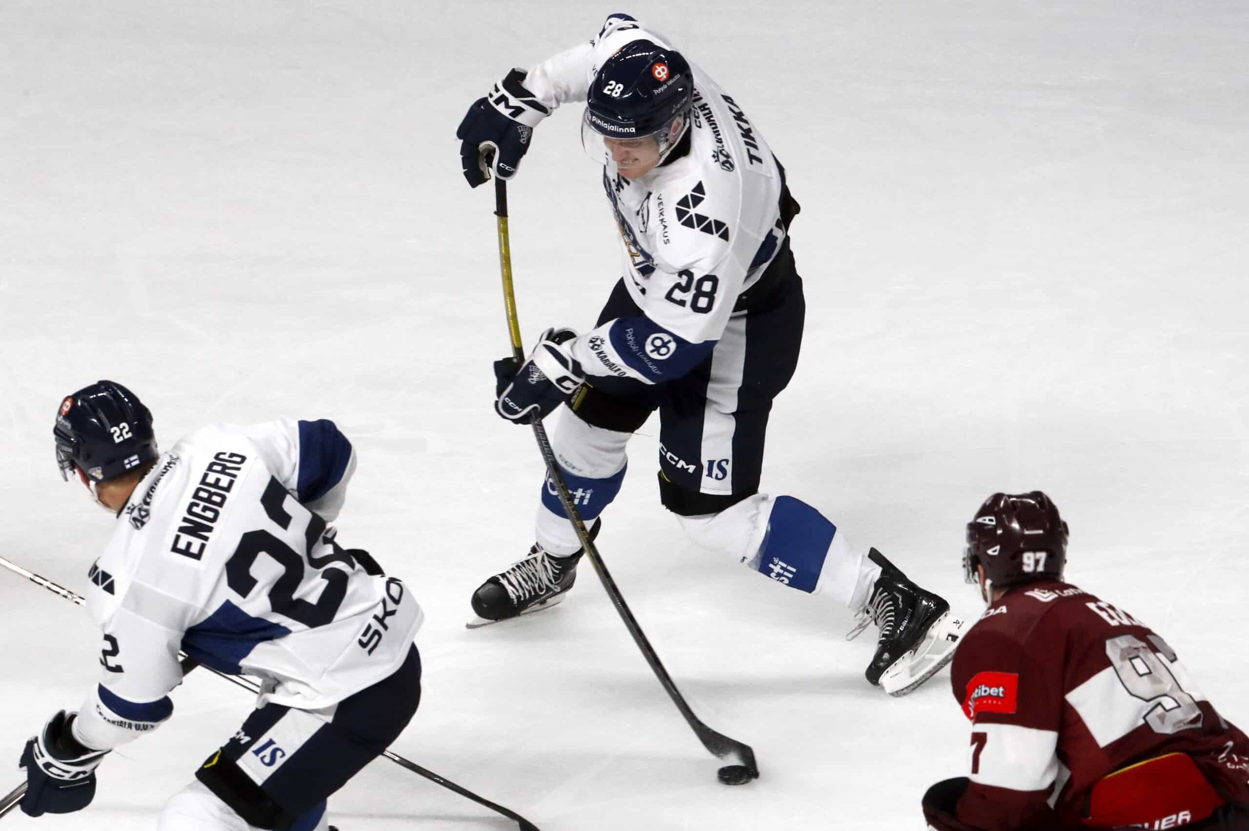 epaselect epa12023318 Finland's Tommi Tikka (C) in action during the friendly international ice hockey match between Latvia and Finland in Riga, Latvia, 10 April 2025.  EPA-EFE/TOMS KALNINS